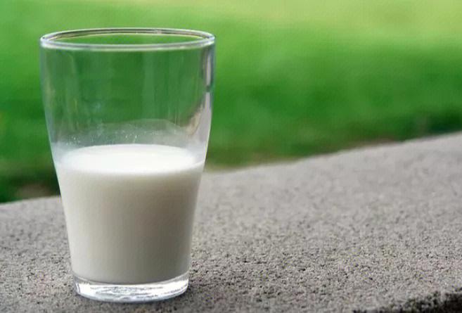 牛奶如何健康的喝（牛奶還能繼續喝嗎）1