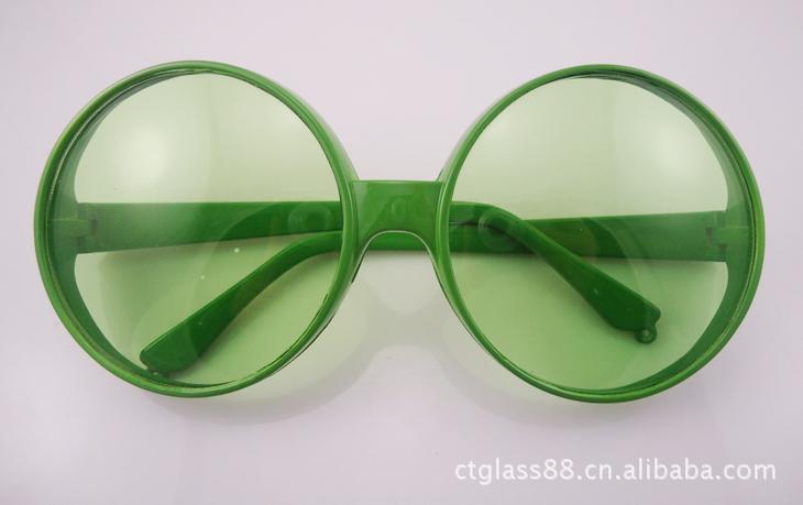 眼鏡框上有綠色的東西怎麼清洗（眼鏡框上有綠色的東西如何清洗）1