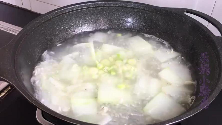 冬瓜湯如何做能做成乳白色（冬瓜湯的做法）1