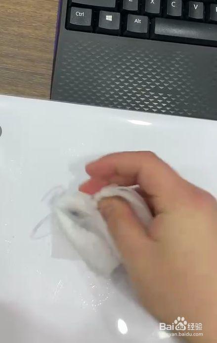 用什麼可以擦掉粘在衣服上的馬克筆