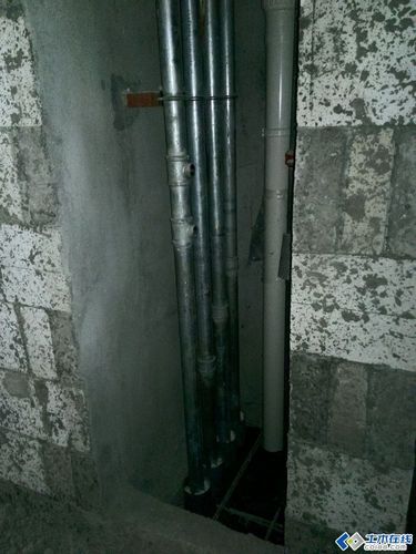 在管井安裝消防水管要加套管麼（消防水管道工程）1