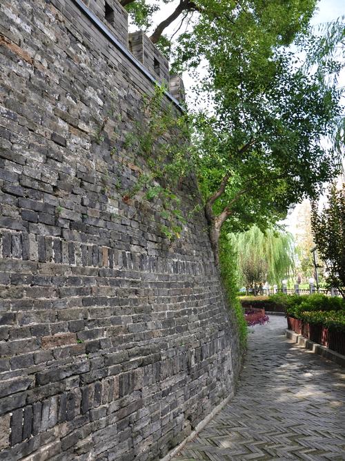 上海古城牆公園圖景（曾經是舊上海最吸引市民的娛樂場所）1