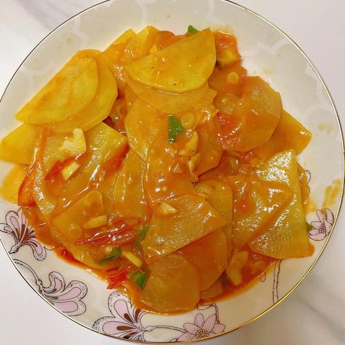 西紅柿炒土豆片做法（怎樣做西紅柿炒土豆片）1