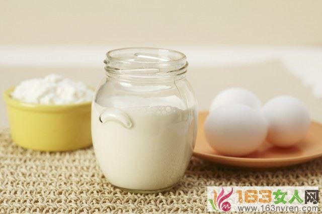 吃雞蛋能不能喝酸奶（可以一起吃雞蛋和酸奶嗎）1
