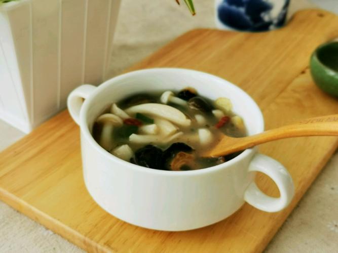 海參蘑菇湯的做法（海參蘑菇湯怎麼做）1