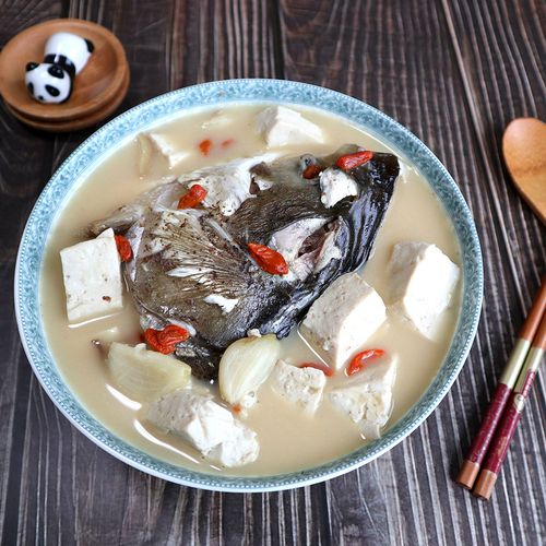 魚頭炖豆腐粉條湯怎麼做（魚頭炖豆腐粉條湯的烹饪方法）1