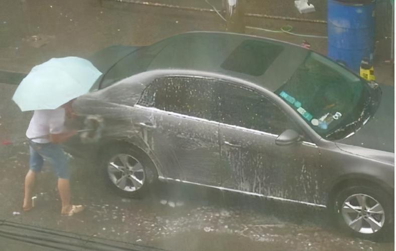 下雨過後應該怎麼洗車（洗車用什麼清潔劑最好）1