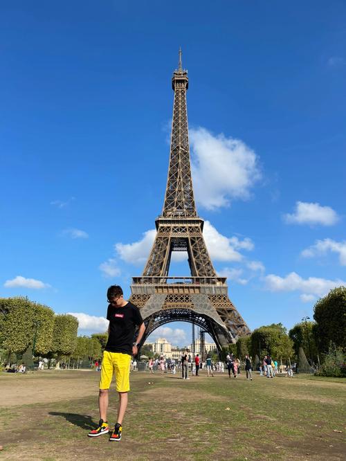法國埃菲爾鐵塔哪年建成（巴黎埃菲爾鐵塔133年換過多少膚色）1