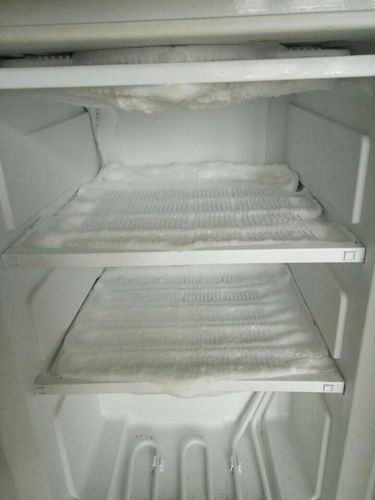 冰箱裡的厚厚的霜怎麼去掉（冰箱中的厚霜你家除掉了嗎）1