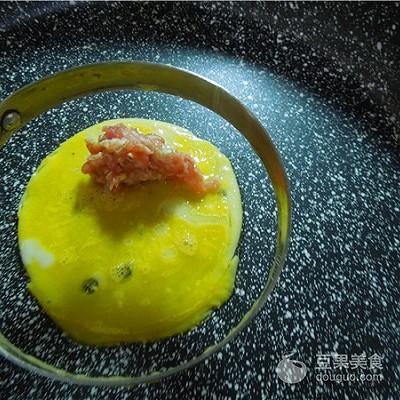 在勺子裡做蛋餃怎麼做（如何用一隻平底鍋就能做出完美的蛋餃）8