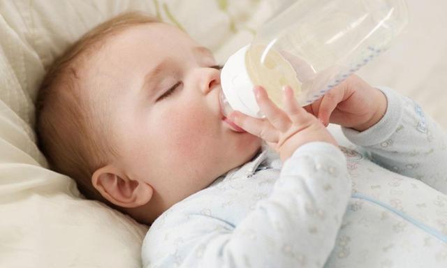 寶寶喝奶瓶不喝母乳怎麼辦（母乳寶寶不吃奶瓶怎麼破）1