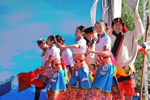 藏族舞蹈是你喜歡的舞蹈風格嗎（充滿了動感活力的藏族舞蹈為何那般感人）2