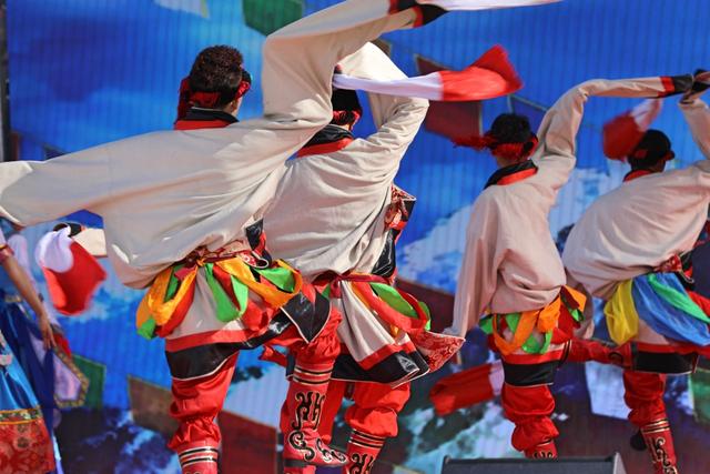 藏族舞蹈是你喜歡的舞蹈風格嗎（充滿了動感活力的藏族舞蹈為何那般感人）1
