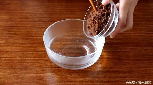 自發面粉如何做紅糖發糕（教你用面粉做紅糖發糕）2