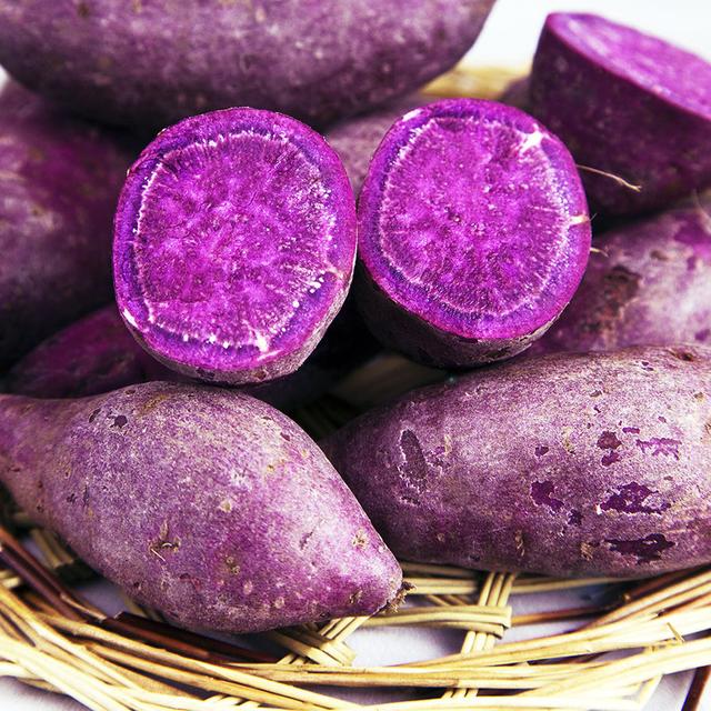經常吃紫薯會年輕嗎（女孩天天吃紫薯）1
