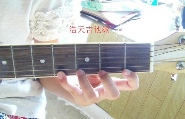 少了一節左手手指還可以學吉他嗎（為什麼剛學吉他的人都認為自己手指不夠長呢）2