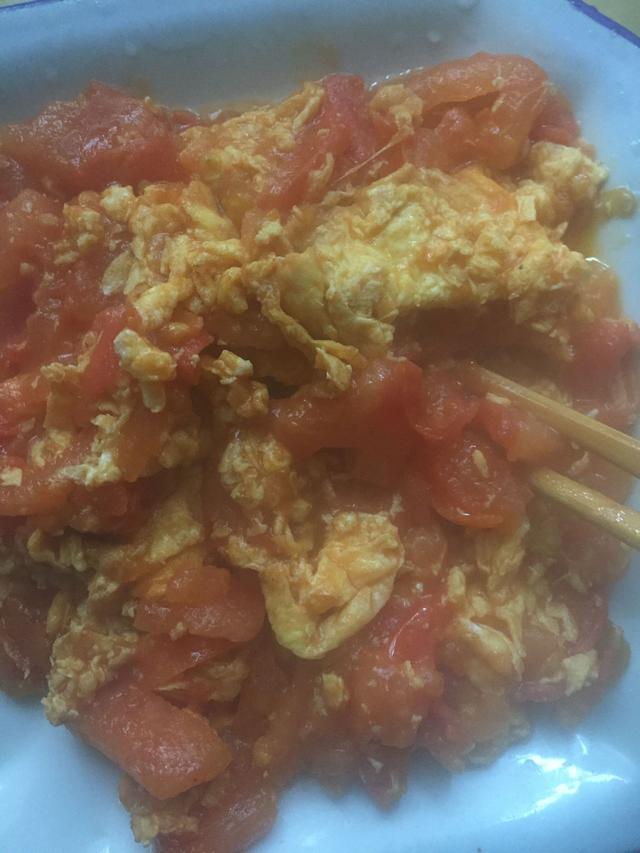 西紅柿炒白菜火腿腸（美味晚餐-西紅柿炒蛋和黃瓜炒火腿腸）4
