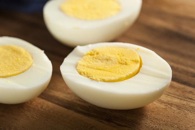 蛋殼有破損怎麼煮雞蛋（煮雞蛋時蛋殼總是裂開）6