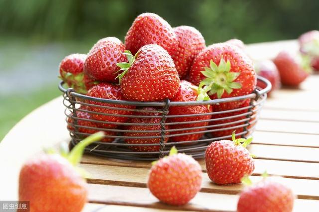 草莓種植遇到什麼病害（在大棚裡栽種的草莓岀現空心現象是怎麼回事）1