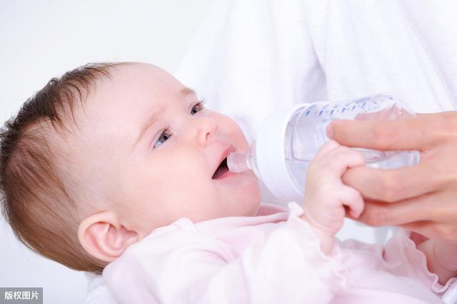 新生兒能喝水了嗎