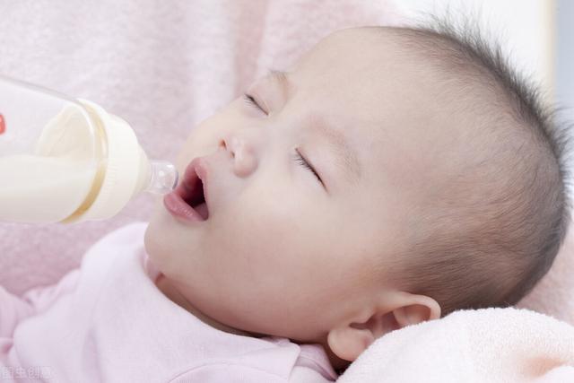 怎麼樣讓寶寶戒掉奶瓶直接喝母乳（如何讓戒母乳的寶寶順利适應奶瓶）7