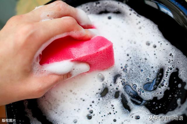 經常拿洗潔精洗碗有什麼壞處嗎（經常使用洗潔精洗碗對我們的健康是否有害）3