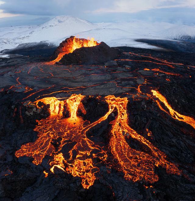 冰島火山噴發幾天了（他鏡頭下的燃燒的冰島火山）12
