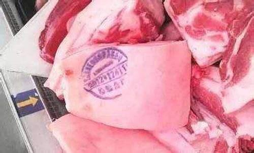 豬肉中的紅章和藍章有什麼區别（市場的豬肉上為啥有的蓋）1