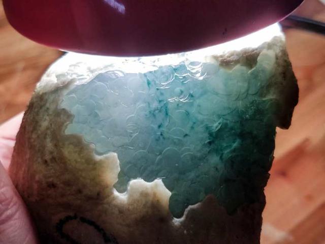 莫西沙翡翠原石是什麼特征（莫西沙場口出的翡翠原石究竟有什麼魔力讓人為之瘋狂）4