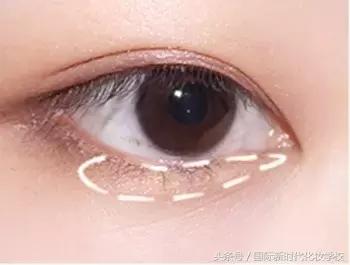 眼妝怎麼畫簡單又漂亮的眼影（眼影怎麼畫好看圖解）9