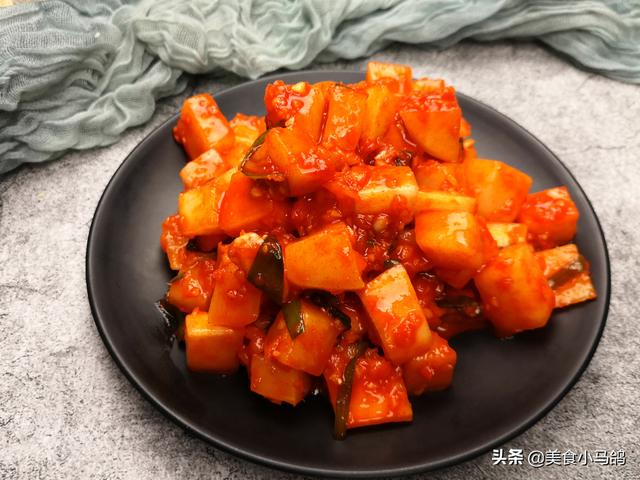 酸蘿蔔的簡單腌制非常的下飯好吃（教你做韓式酸蘿蔔）2