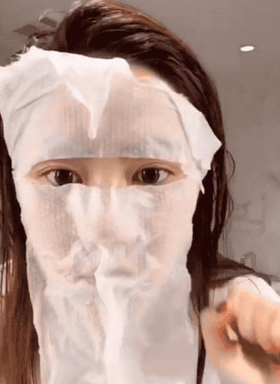 怎麼用凡士林給臉部做保濕（半個娛樂圈的女星都用凡士林潤唇）7