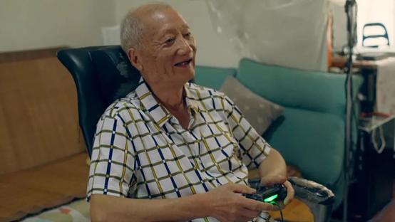爺爺奶奶玩lol（87歲高齡沉迷遊戲三千小時）10
