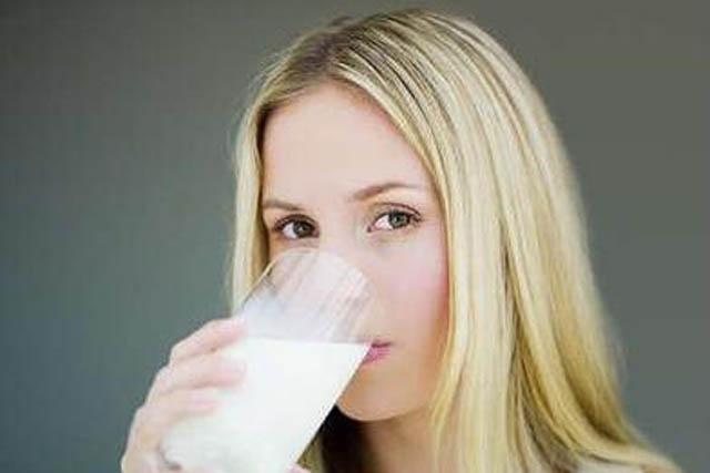 牛奶一天什麼時候喝比較好（原來許多人都喝錯了）4