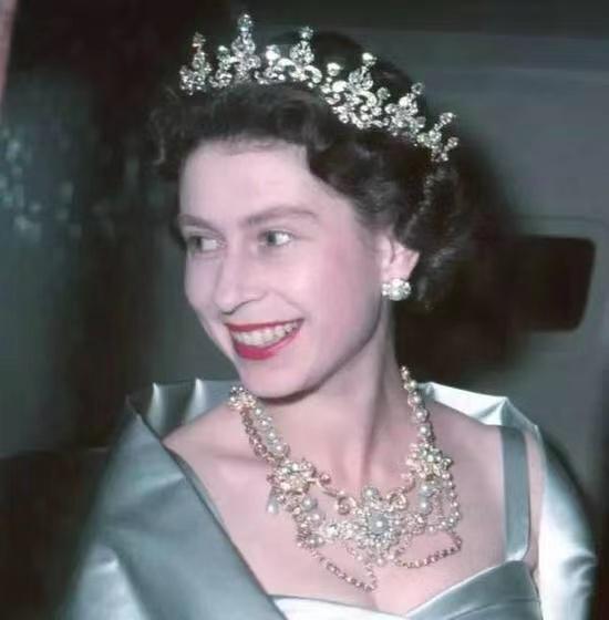 英國王室珍珠飾品樣式（英王室被蒙塵的6件絕世珠寶）10