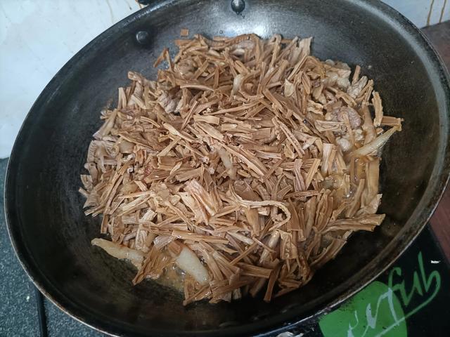 竹筍炒肉絲的正宗做法（歡居有竹食有筍）9