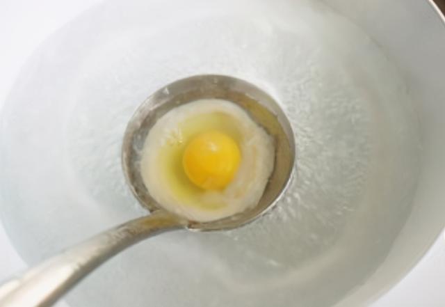 開水荷包蛋怎麼煮才不散（沸水下鍋是大錯）8