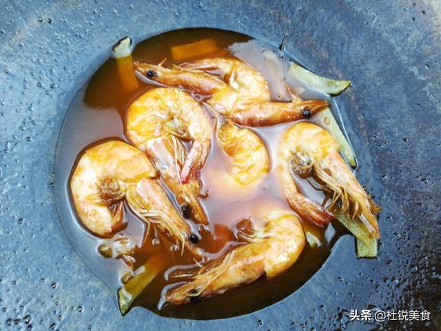大油焖大蝦最好吃的做法（經典魯菜油焖大蝦的地道做法）8