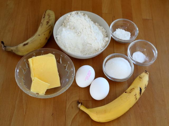 如何制作無油香蕉蛋糕（做出最好吃的香蕉蛋糕）3