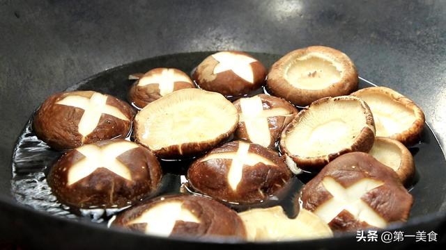 蚝油焖香菇的家常做法（廚師長教你油焖香菇的家常做法）4