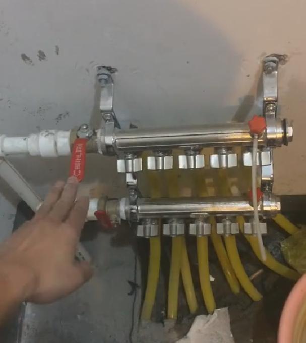 地暖管和分集水器是怎麼連接的（地暖裝完了分集水器怎麼用）5