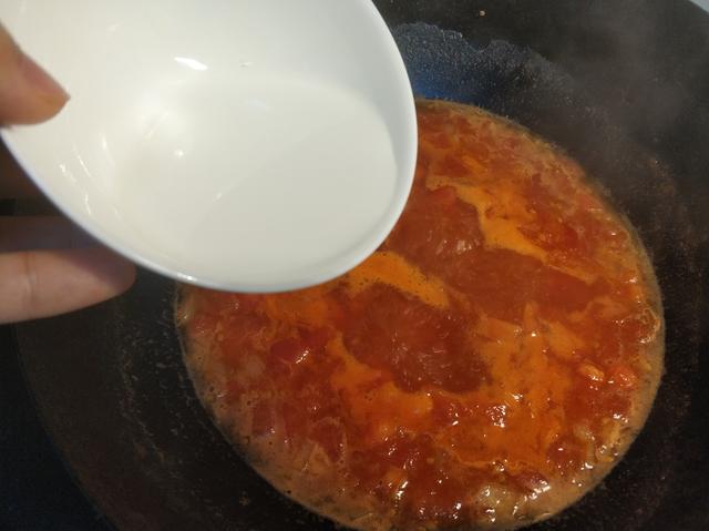 正宗西紅柿打鹵面的做法（好吃的關鍵就在于打鹵）10