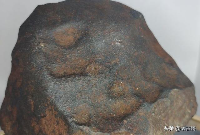 隕石有什麼特征,怎麼辨認（隕石都有哪些特征）3