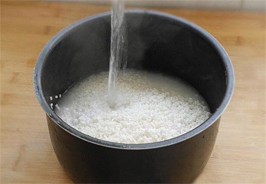 夾生米飯怎麼蒸能軟（蒸米飯偶爾夾生）3