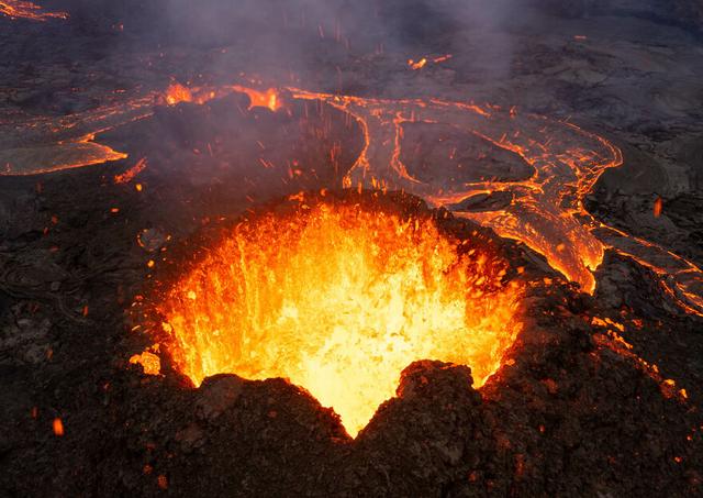 冰島火山噴發幾天了（他鏡頭下的燃燒的冰島火山）13