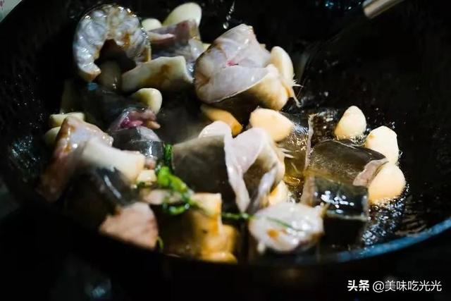 肉醬紅燒鳗魚的家常做法（蒜香味紅燒鳗魚）4