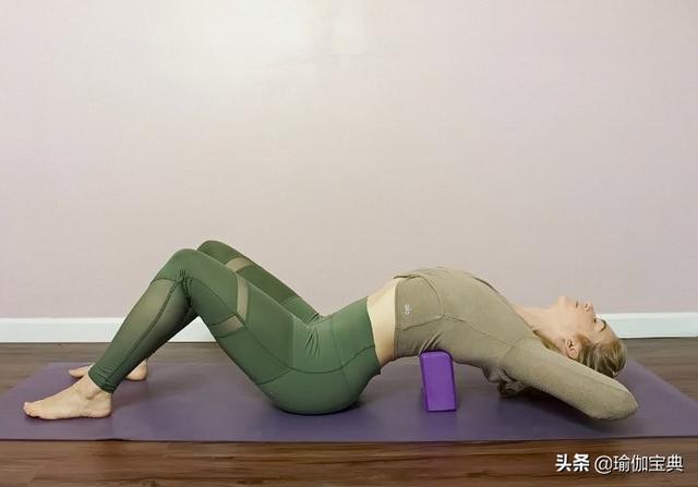 三個瑜伽動作改善頸椎疼痛（九個瑜伽姿勢修複頸椎前傾）11