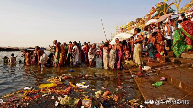 印度恒河百萬人沐浴（印度人離不開的恒河）7