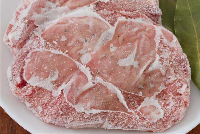 冰凍肉怎麼快速解凍最好（過年解凍肉别直接用水泡）4