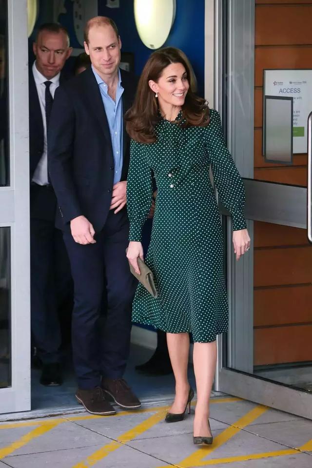 凱特王妃穿西裝圖（一年帶貨1.5億英鎊的凱特王妃）12